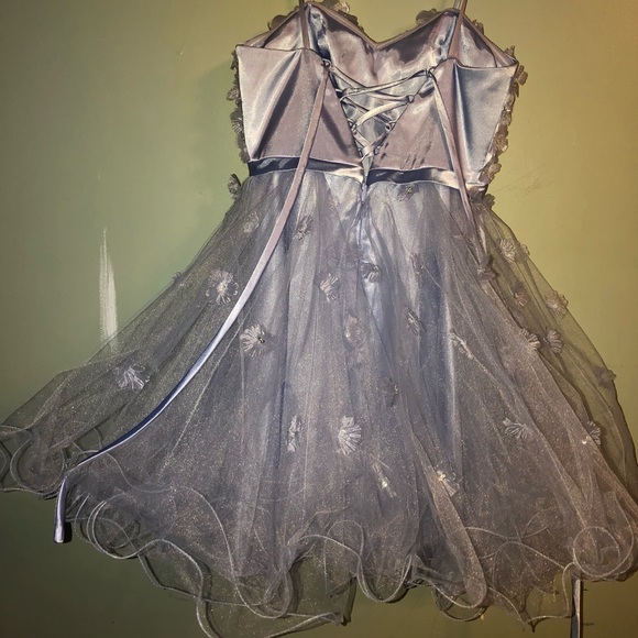 Strapless short prom dress w flower appliqués - Picture 3 of 6